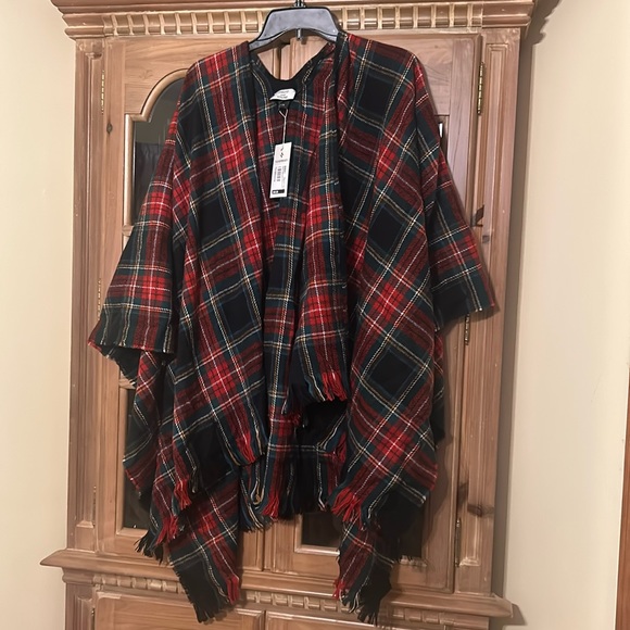 DAVID AND YOUNG

Exclusive Black Tartan Ruana Poncho - Picture 5 of 7